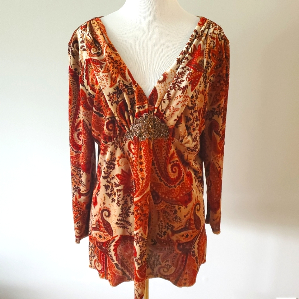 Long sleeve paisley v neck top